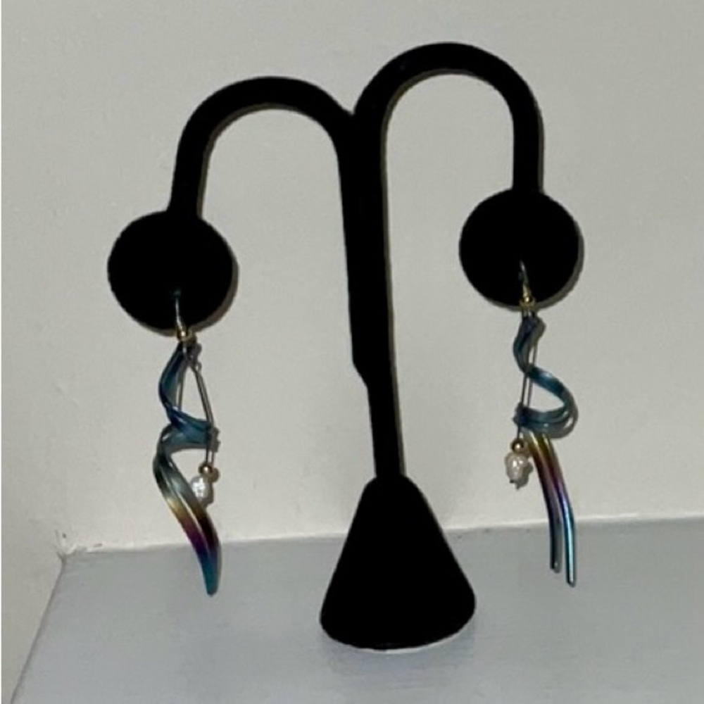 Unsigned Lightweight Multi Colored Metal Wire Ear… - image 2